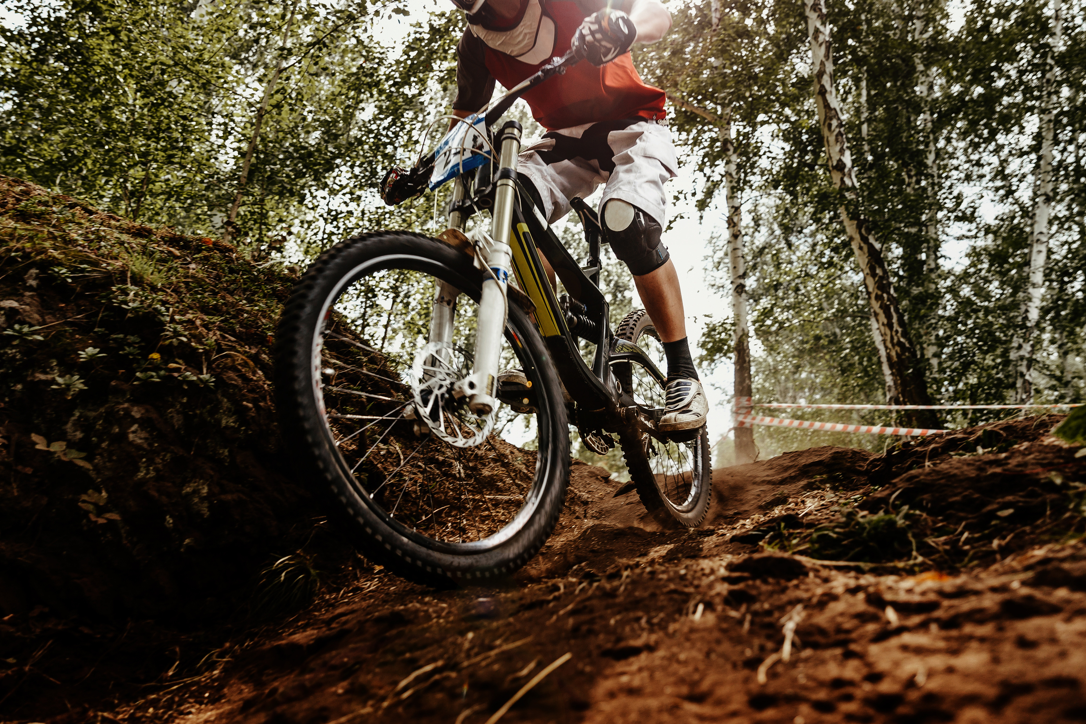 mountainbiken-downhill-berg.jpeg